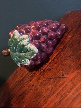 Vintage Ceramic Grape Cluster Sponge Holder with Leaf Trinket Y2K Decor Fruit